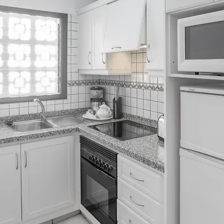 サンセット ベイ クラブ バイ ダイヤモンド 4* アデヘ