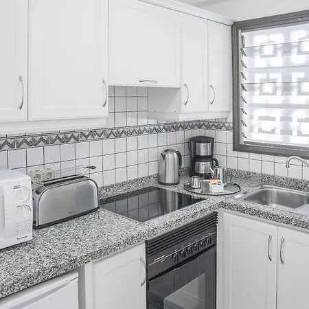 サンセット ベイ クラブ バイ ダイヤモンド アパートホテル アデヘ