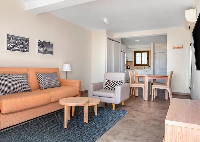 Sunset Bay Club Apartmanhotel