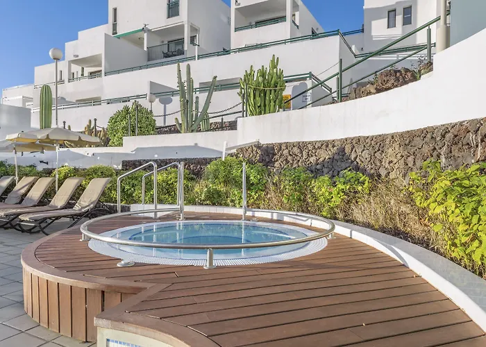 Sunset Bay Club Apartmanhotel 4*