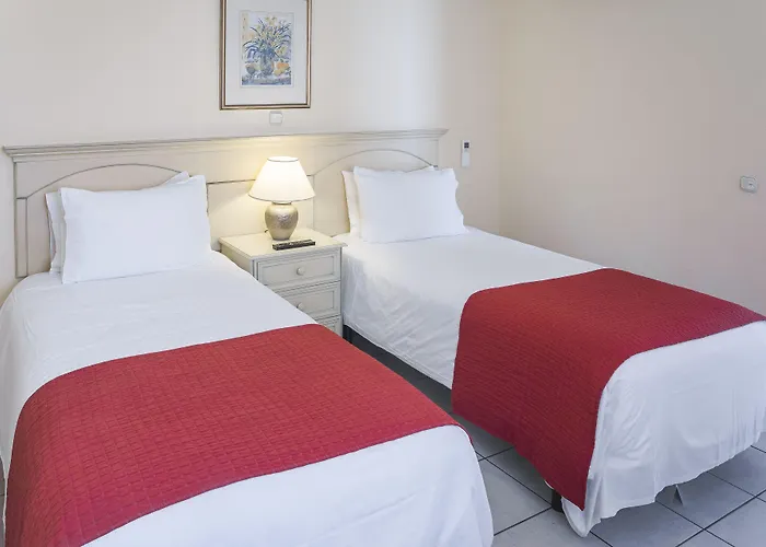 Sunset Bay Club Apartmanhotel 4*