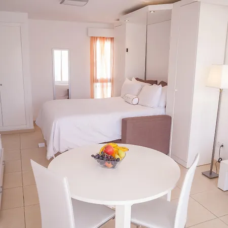 Sunset Bay Club شقة فندقية 4*