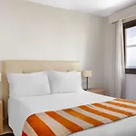 Sunset Bay Club 아데제